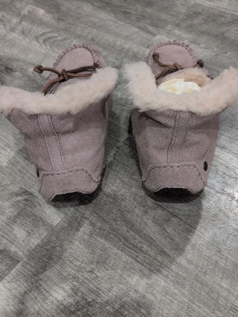 UGG Kids Alena Suede Moccasin Slippers in Dusty Rose/ Tan Size 4